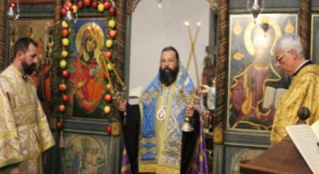 Малко повечерие с Богородичен акатист, първа статия бе отслужено в с. Широка лъка