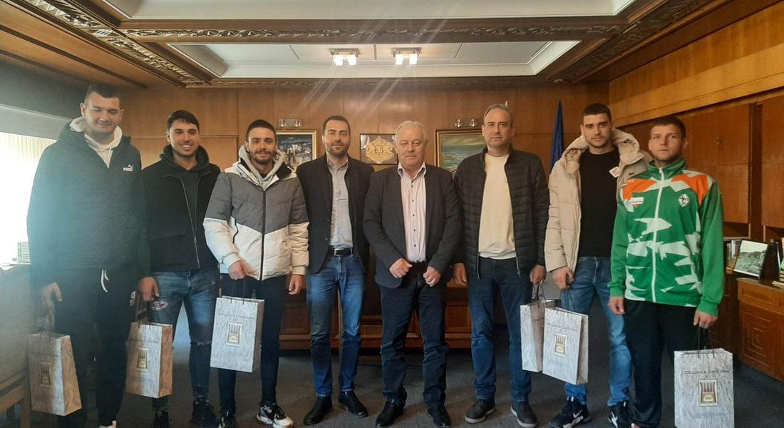 КМЕТЪТ МЕЛЕМОВ ПОЗДРАВИ ПОБЕДИТЕЛИТЕ В БАЛКАНСКОТО ПЪРВЕНСТВО ПО СНЕЖЕН ВОЛЕЙБОЛ, КОЕТО СЕ ПРОВЕДЕ НА ПЕРЕЛИК  