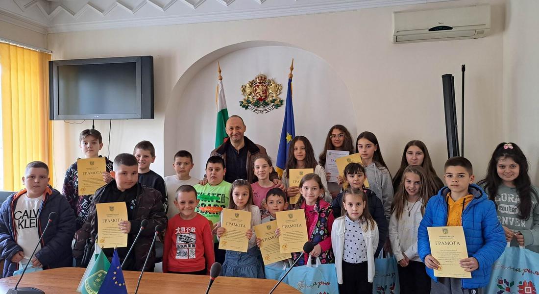 35 ДЕЦА СЕ ВКЛЮЧИХА В ОБЩИНСКИЯ ЕТАП НА КОНКУРСА „С ОЧИТЕ СИ ВИДЯХ БЕДАТА”
