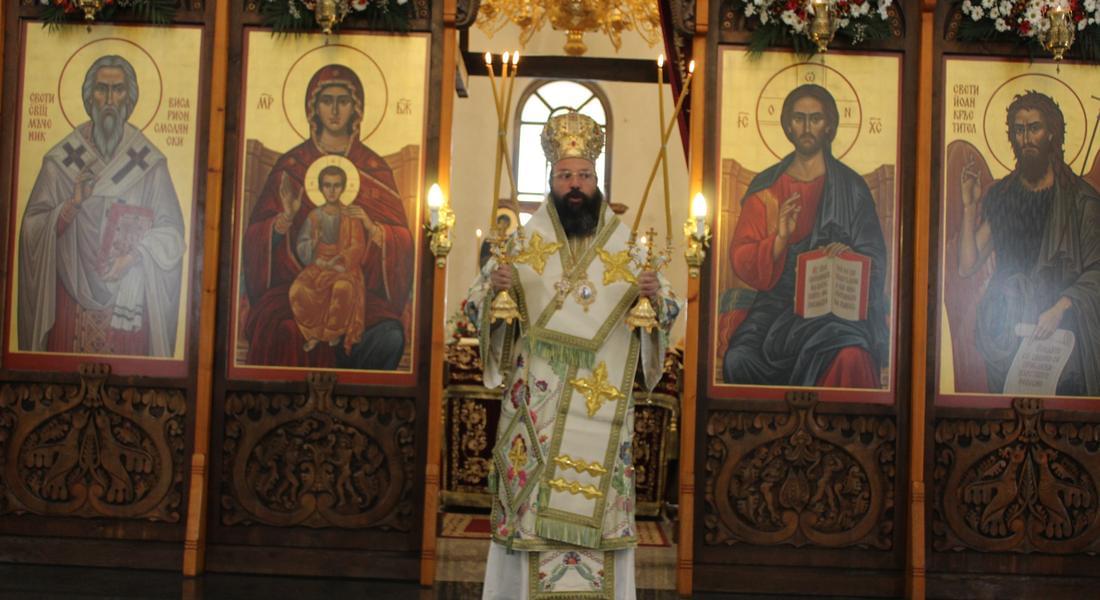 Празникът Вход Господен в Йерусалим, наричан още Връбница или Цветница, бе честван в храм „Св. Висарион Смоленски”