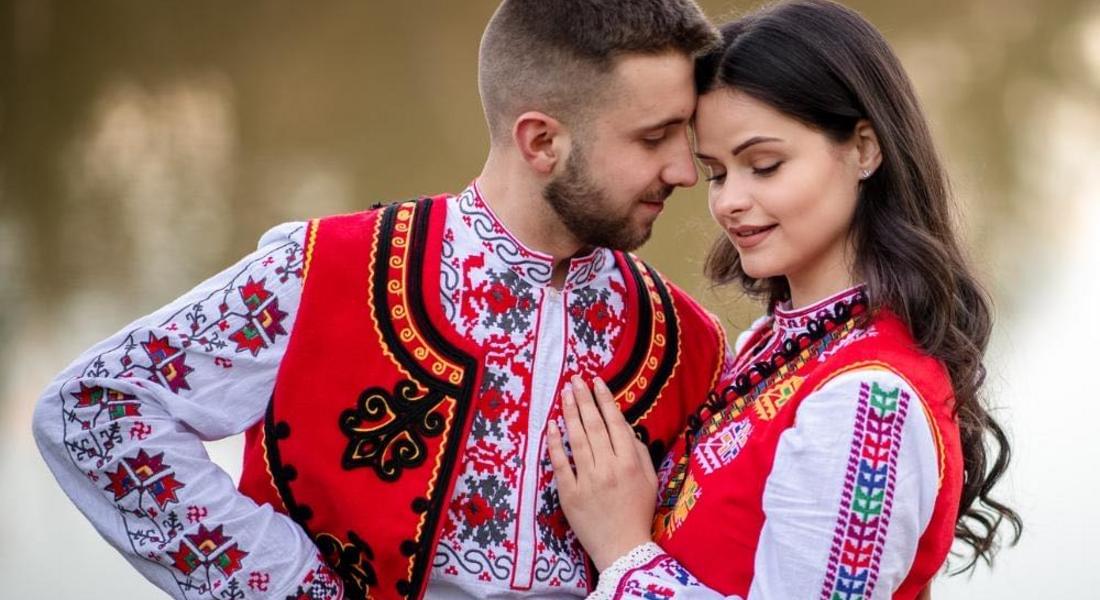 “Българче” представят пъстрата си палитра от носии в Америка