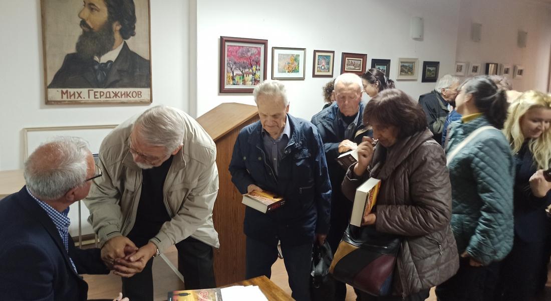     РАДУШЕН ПРИЕМ НА РОМАНА „СЪДБА” НА СВЕТОЗАР КАЗАНДЖИЕВ В СОФИЯ