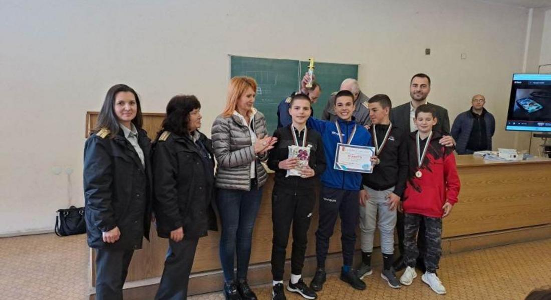 Наградиха победителите от общинския кръг на състезанието “Защита при бедствия, пожари и извънредни ситуации”