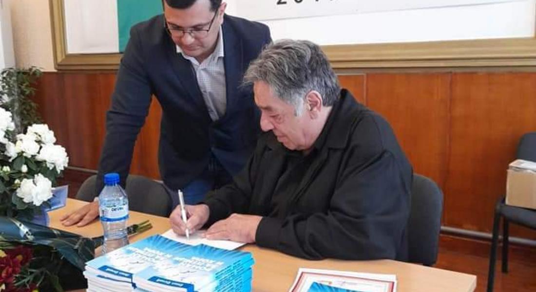 Емил Енчев представи книгата си „Роман за птици и хора“