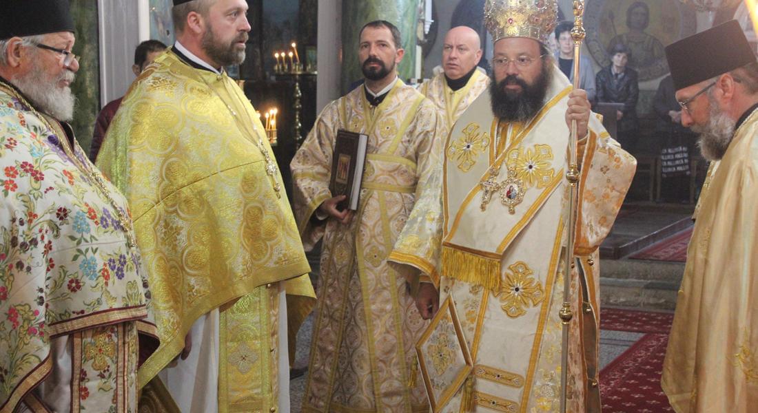 Епископ Висарион възглави архиерейска св. Литургия в храм „Св.св. Константин и Елена” –с. Момчиловци