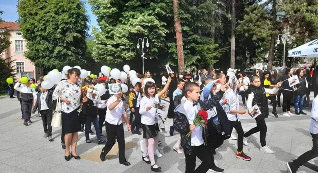 С тържество отбелязват 24 май в Девин Изпращат и абитуриентите от Випуск '2023