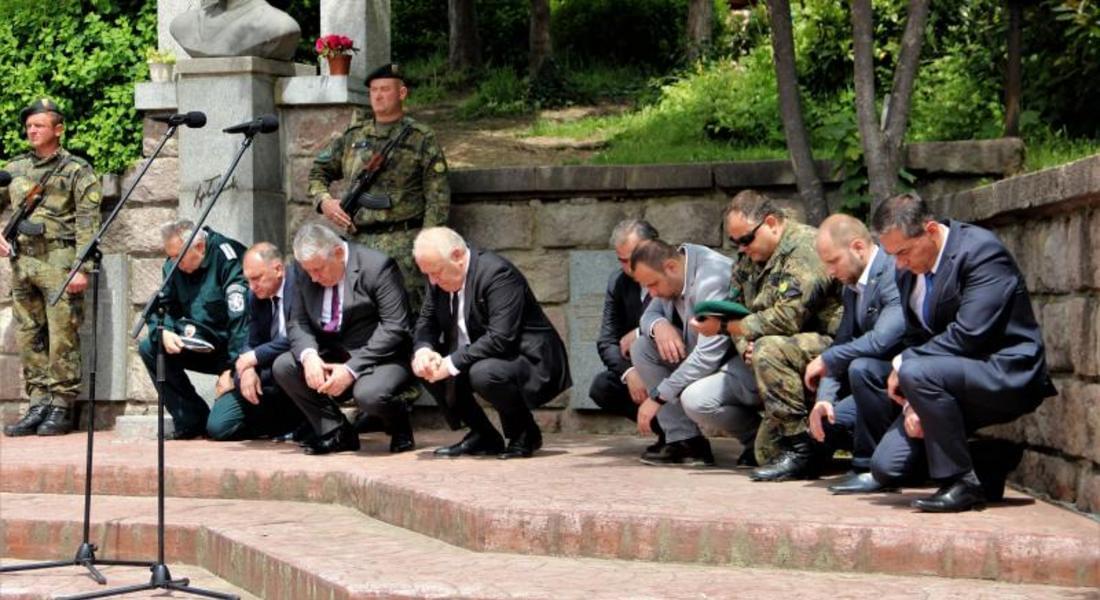 СМОЛЯНЧАНИ СЕ ПРЕКЛОНИХА ПРЕД ПОДВИГА НА БОТЕВ И ЗАГИНАЛИТЕ ЗА НАШАТА СВОБОДА