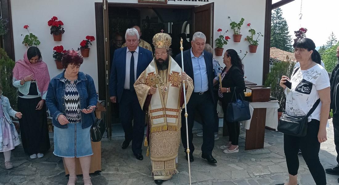 Областния управител Стефан Сабрутев уважи храмовия празник на   „Св.св. безсребреници Козма и Дамян” 