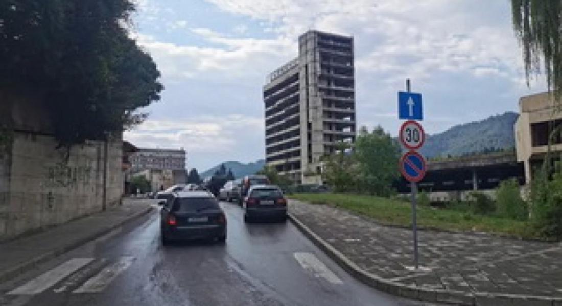 Въвеждат еднопосочно движение по подхода за болницата в Смолян