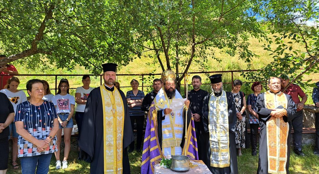 Празничен водосвет отслужи Смолянският епископ Висарион пред параклиса „Преображение Господне”- с. Стойките
