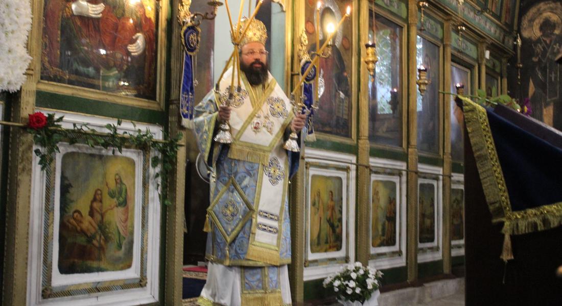 На Голяма Богородица,епископ Висарион възглави архиерейска св. Литургия в храм „Успение Богородично”- Чепеларе 