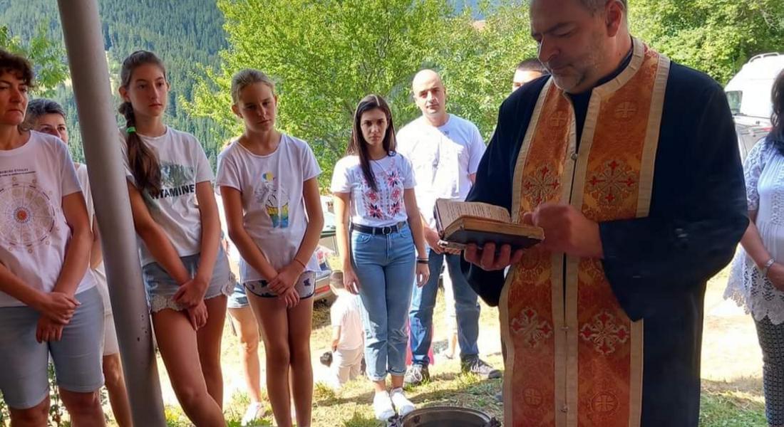 С празничен водосвет започна родовата среща в с. Гращица