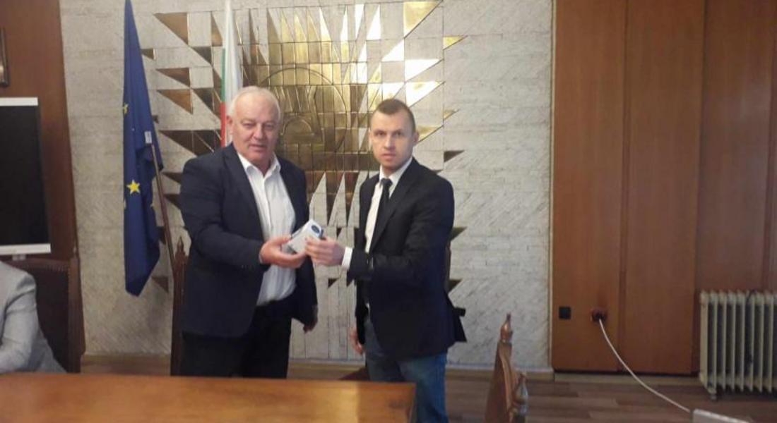 Кметът Николай Мелемов връчи печата на Общинската избирателна комисия 