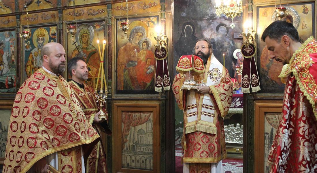 С архиерейска св. Литургия и водосвет  бе почетена паметта на св. вмчк Мина в Смолян