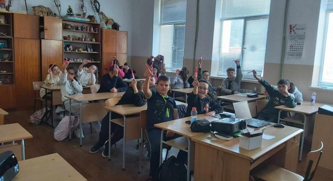 УЧЕНИЦИ СЕ ЗАПОЗНАХА С ВРЕДИТЕ ОТ ТЮТЮНОПУШЕНЕТО