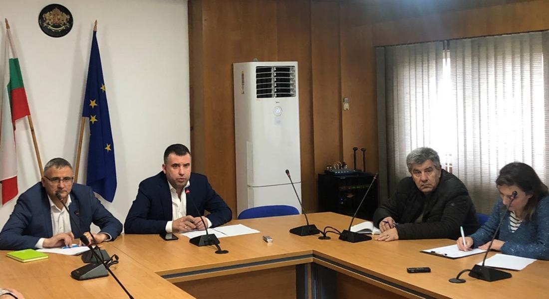 Областният управител проведе среща с институциите за готовността и безаварийното справяне с  прогнозирания „оранжев код“