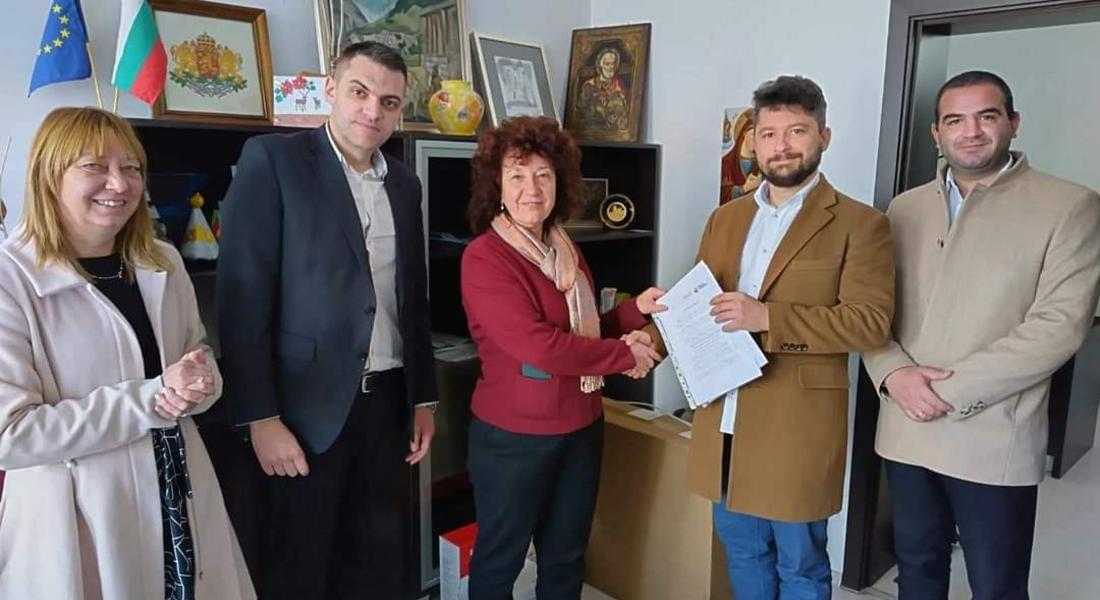 Ротари клуб "София Триадица" с дарение за МБАЛ-Девин 