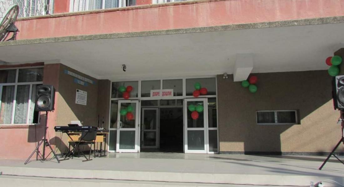 Изграждат нова Спортна площадка в ПГЕ „А.Попов“ в Девин