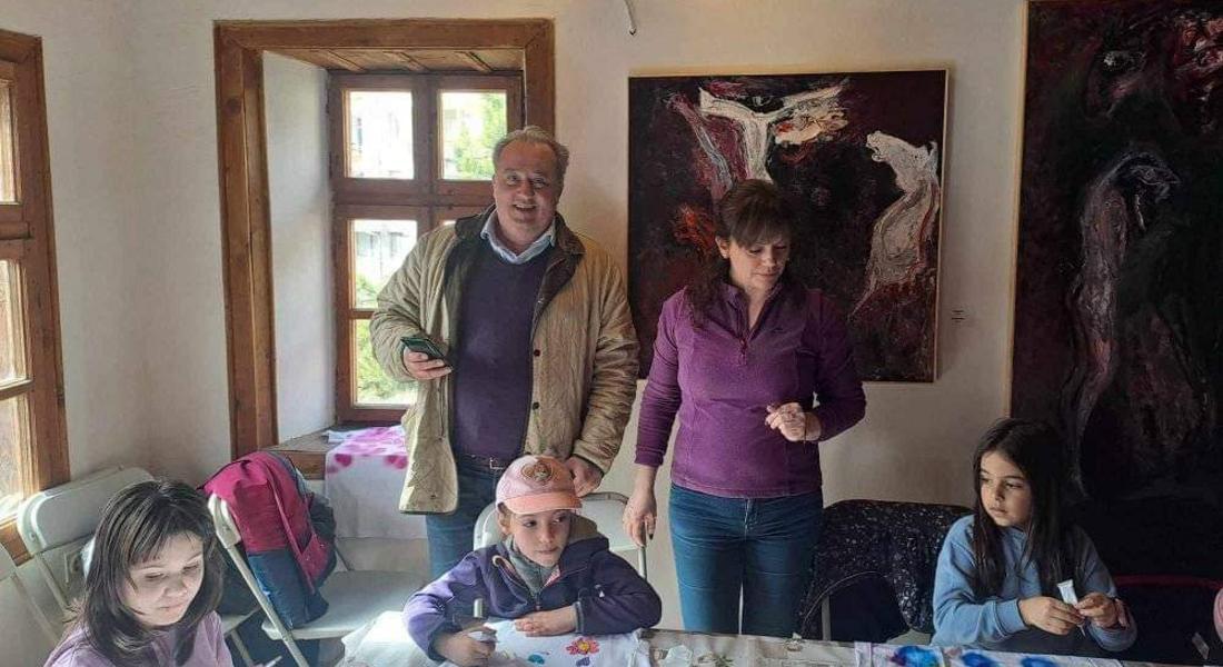 Деца и възрастни усвояваха тънкостите на рисуването върху текстил