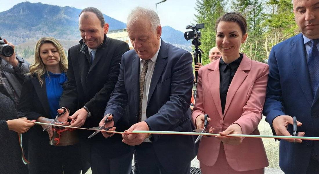 Днес официално бе открит обновеният и модернизиран Планетариум в Смолян