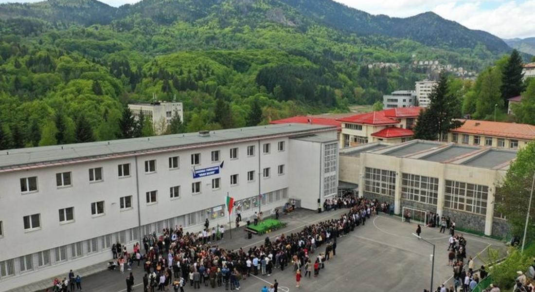 Езиковата гимназия в Смолян получи своя престижен Кеймбридж 