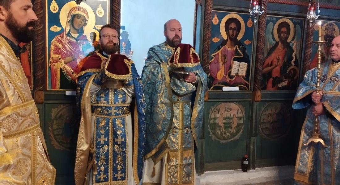 Божествена  св. Литургия на Благовещение в храм „Успение Богородично”- с. Широка лъка