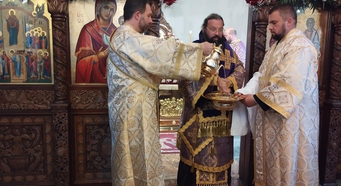  Архиерейска св. Литургия на Неделя Кръстопоклонна в манастира „Света Троица”- Кръстова гора