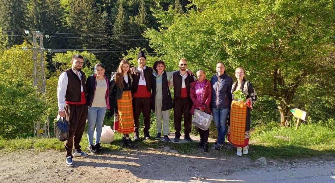 Козунаци за Гергьовден раздадоха от МГЕРБ в Смолян 