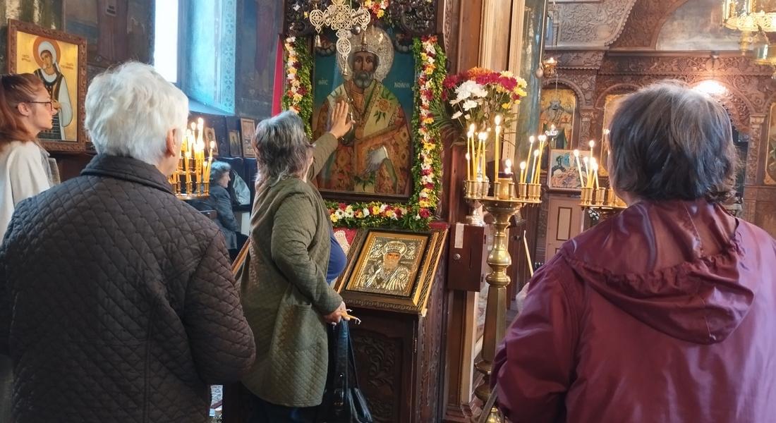Храм „Св. Николай Чудотворец”в кв. Устово отпразнува „летен свети Никола”