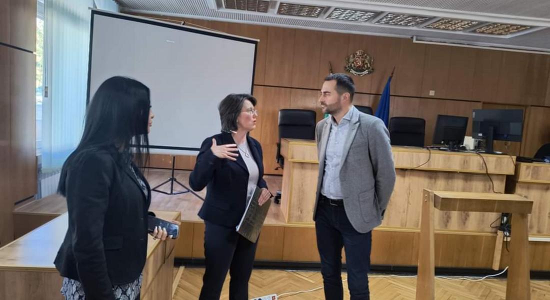 ОКОЛО 50 УЧЕНИЦИ ПОСЕТИХА СЪДЕБНАТА ПАЛАТА В СМОЛЯН В ДЕНЯ НА ОТВОРЕНИТЕ ВРАТИ