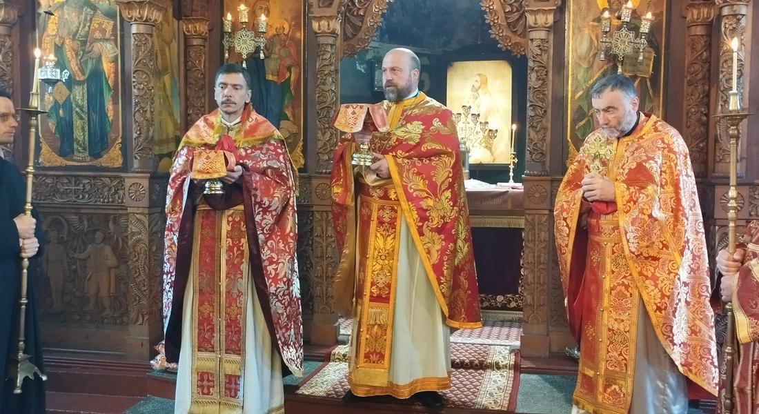 Храм „Св. Николай Мирликийски Чудотворец”- кв. Устово отпразнува Летен Никулден с Божествена св. Литургия