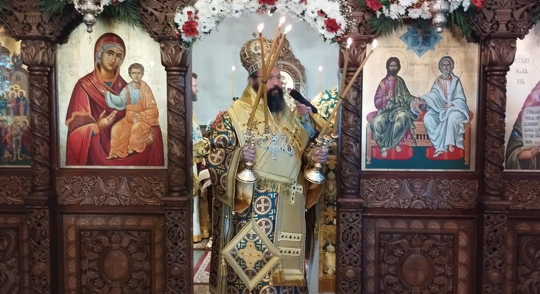 Епископ Висарион възглави архиерейска св. Литургия и празнична вечерня на Петдесетница в манастира „Св. Троица” – Кръстова гора