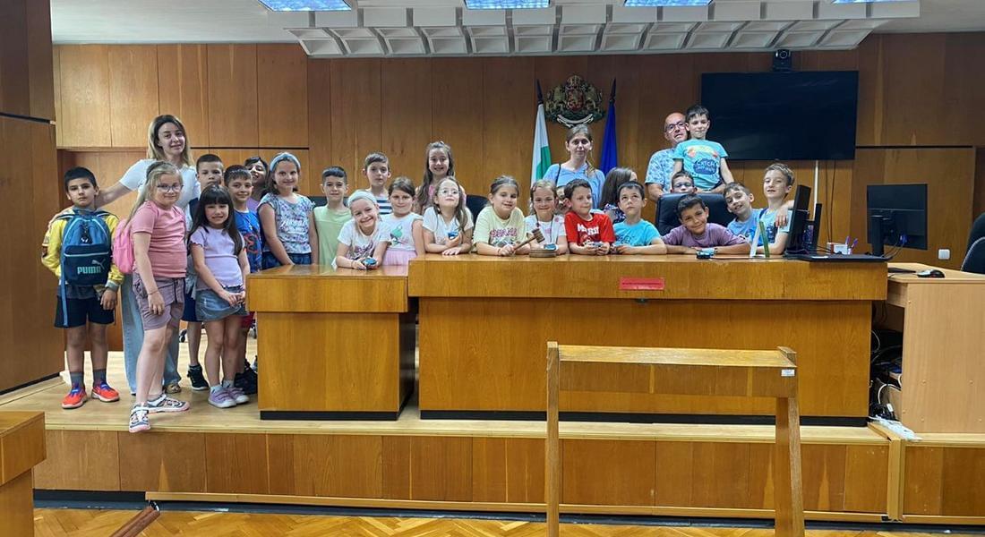 Деца разиграха наказателен процес в Окръжния съд на Смолян