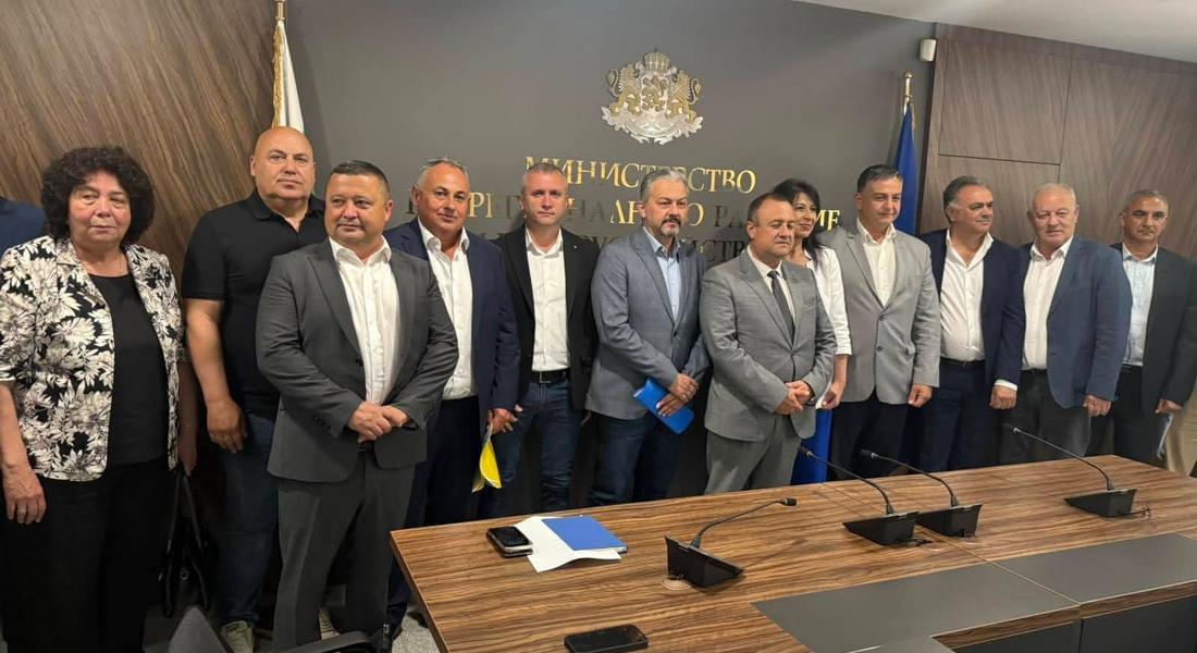 Подписани са още 45 споразумения за близо 77 млн. лв. по Инвестиционната програма за общински проекти