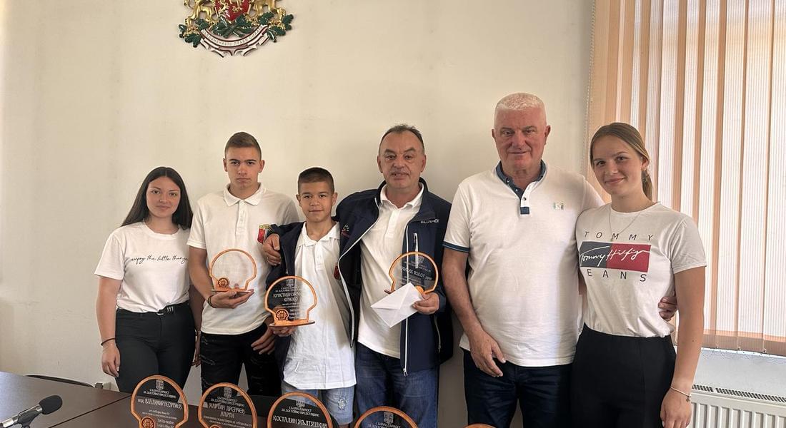 Община Чепеларе посрещна своите победители отборът на ПГ СГСТ Никола Вапцаров в Shell Eco Marathon и заслужено ги награди