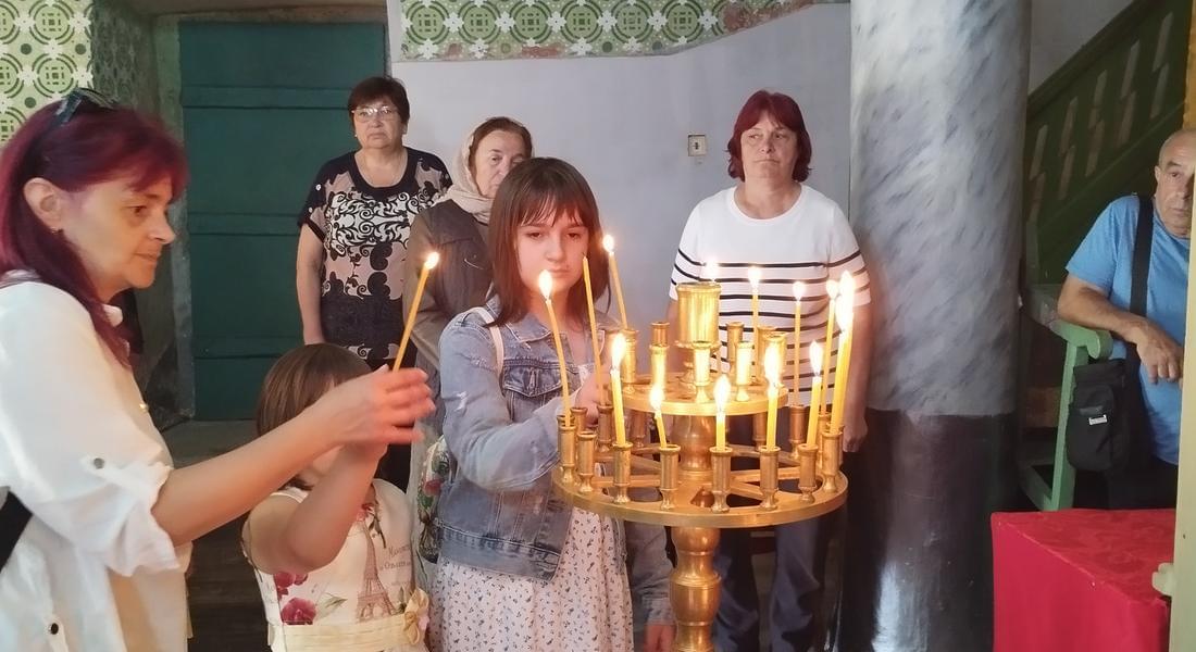 Храм   „Св.св. апостоли Петър и Павел”в село Бостина чества своя празник