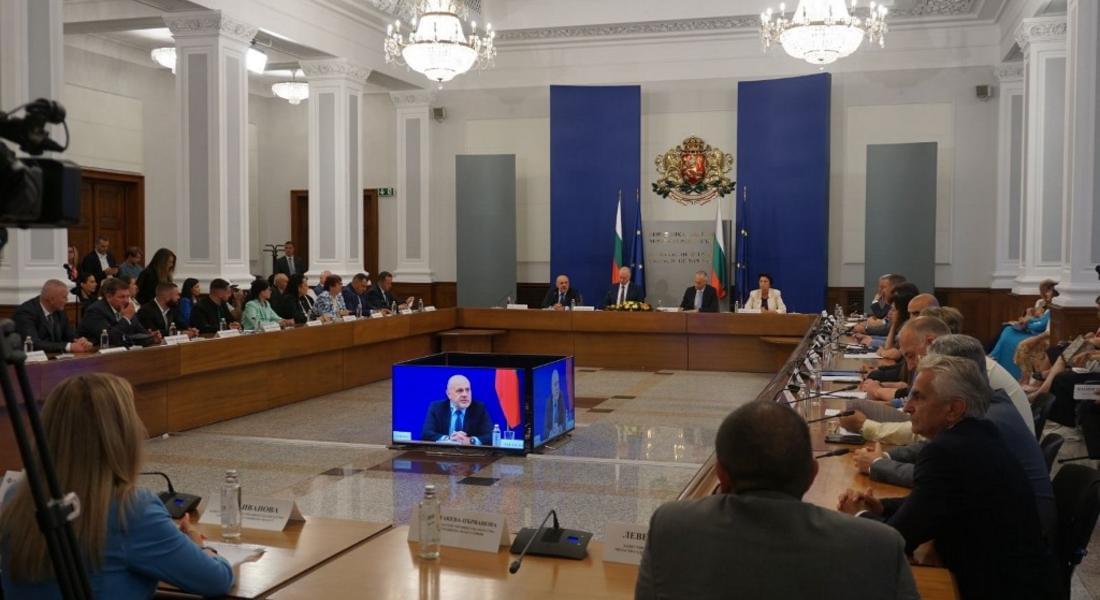 Заместник областният управител Андриян Петров участва в свикана от премиера Росен Желязков среща във връзка с образователната система