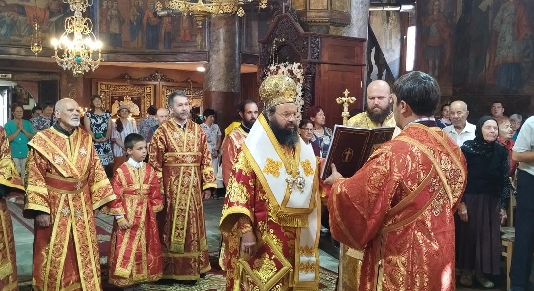 Смолянският епископ Висарион възглави архиерейска св. Литургия  в храм „Св. вмчца Неделя” - кв. Райково 