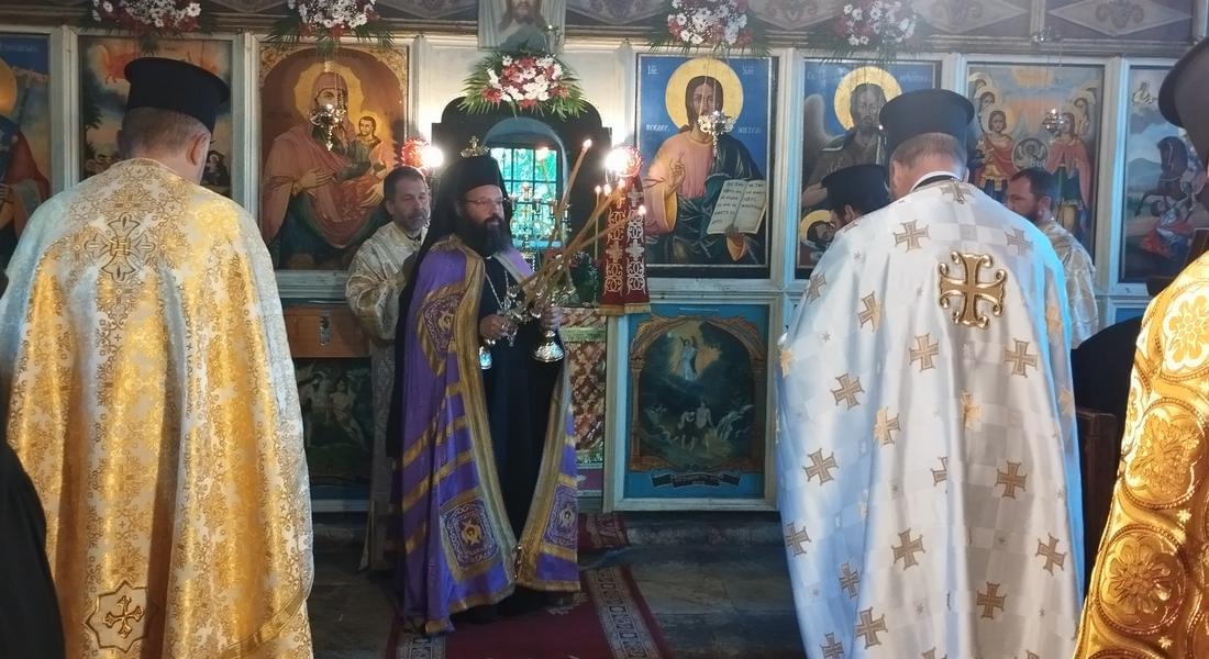 Смолянският епископ Висарион възглави архиерейска св. Литургия в храм „Св. пророк Илия” - с. Хвойна 