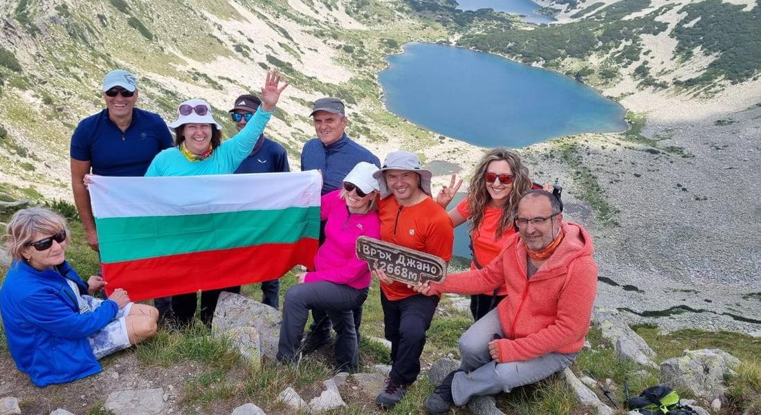 Туристи от Смолян покориха връх Джано в Пирин
