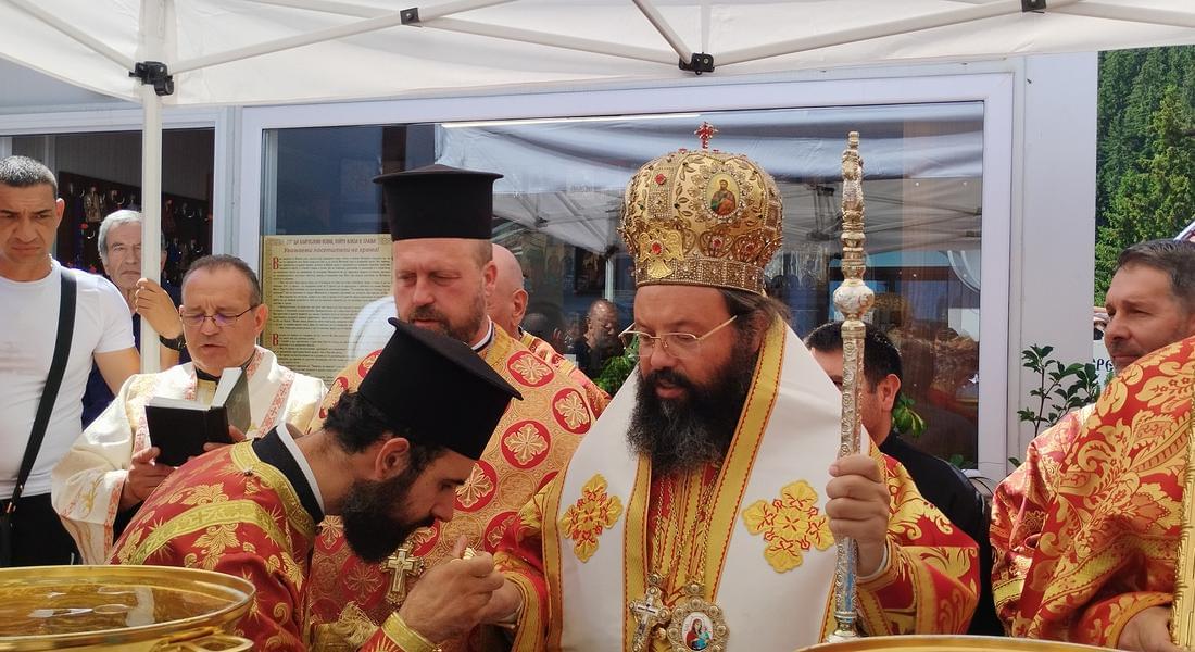 Смолянският епископ Висарион възглави архиерейска св. Литургия в манастира „Св.вмчк Пантелеймон”край Смолян