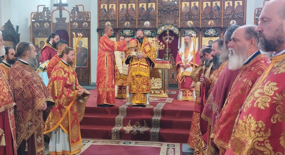 Сливенският митрополит Арсений възглави архиерейска св. Литургия в храм „Св. Висарион Смоленски”, гр. Смолян