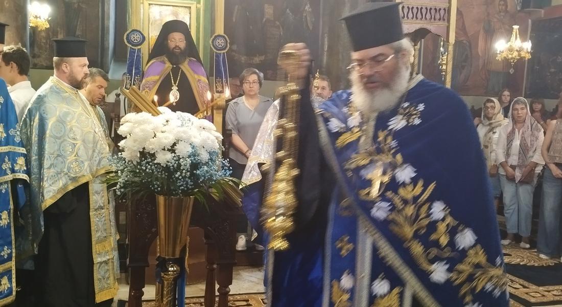 Вечерня с Молебен канон на Пресвета Богородица бе отслужена в храм „Успение Богородично” – гр. Чепеларе