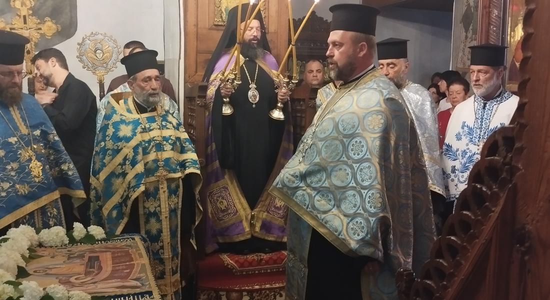 Архиерейска вечерня с Опело на Пресвета Богородица беше отслужена в храм „Успение Богородично”- село Широка лъка