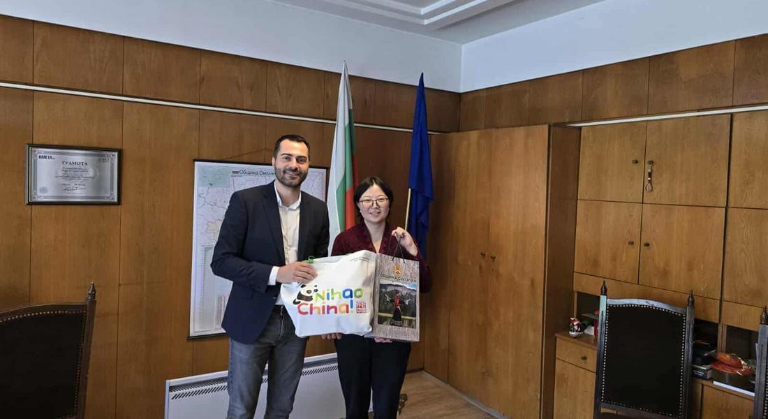 Зам.-кметът Марин Захариев проведе среща с директорката на Китайския културен център Гъ Лина