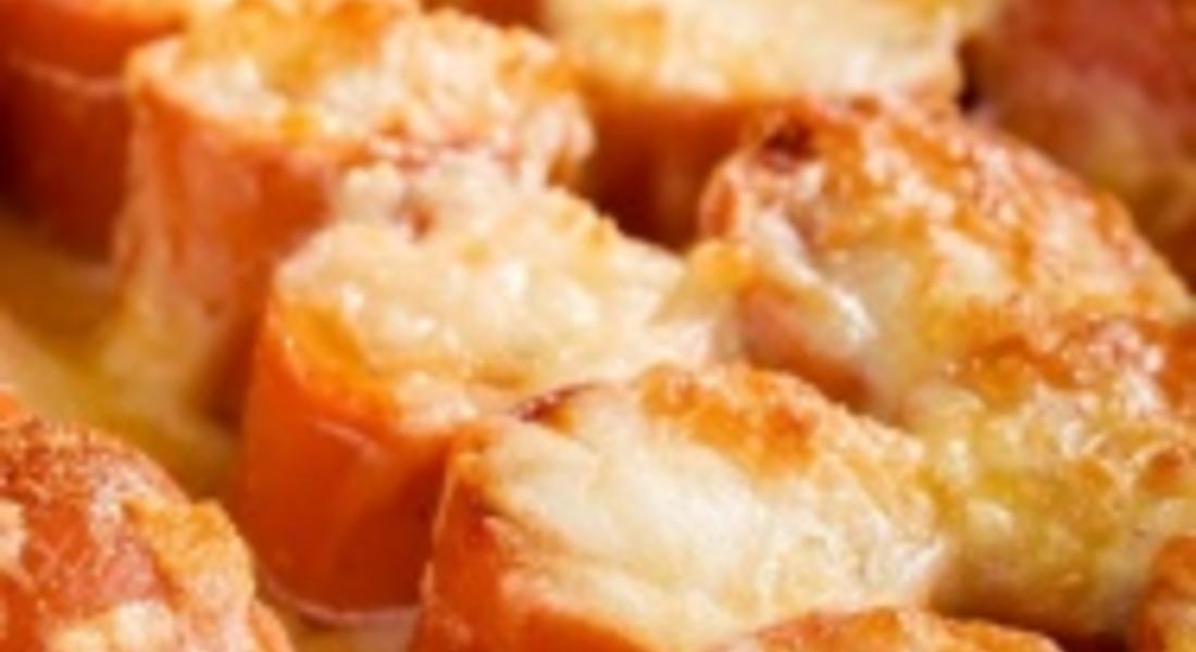 Запечени кренвирши с кашкавал и яйца