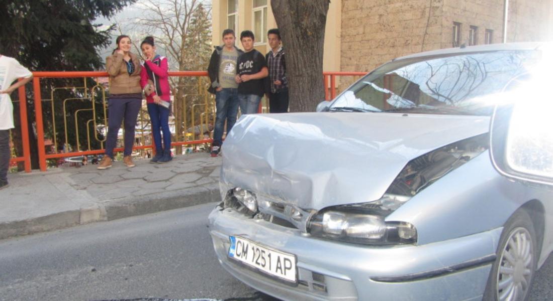 Катастрофа в центъра на Смолян, пострадали няма