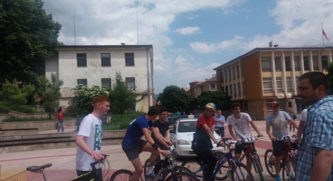 Баща и син финишираха първи в колоездачната обиколка на трите квартала на Смолян