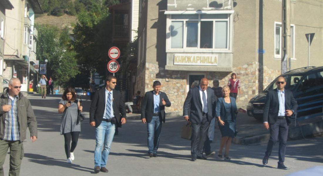 Премиерът и регионалния министър откриха нов топлопровод в Девин /СНИМКИ/