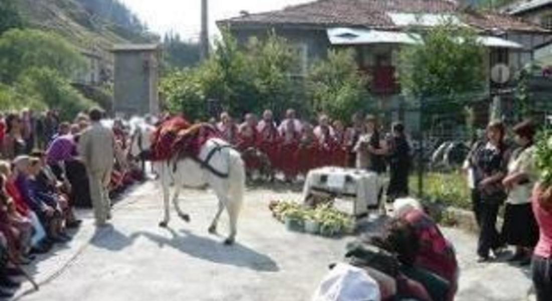  Празнуват „Среде лято” в село Мугла
